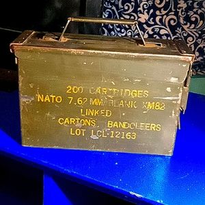 Anrique Army ammunition box for a 200 cartridges NATO 7.62 MM CARTONS